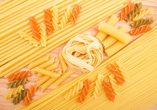 Diferentes tipos de pasta italiana —  Fotos de Stock