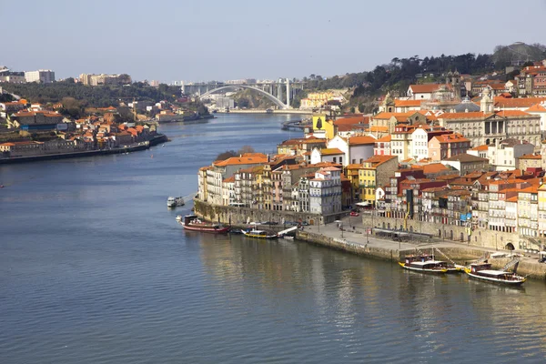 Portugal. Porto stad. weergave van douro rivier embankment — Stockfoto