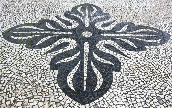 Portugal. Lisboa. Típico pavimento de adoquín portugués — Foto de Stock