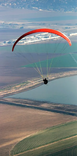 滑翔伞飞行从吉尔博阿山 以色列 — 图库照片