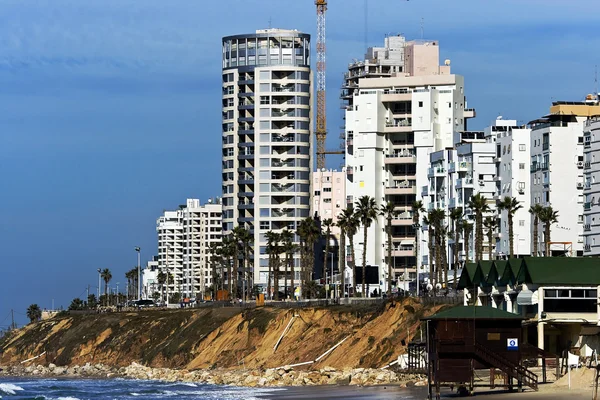 海洋海岸和新建成的现代化城市蝙蝠 以色列的全景 — 图库照片