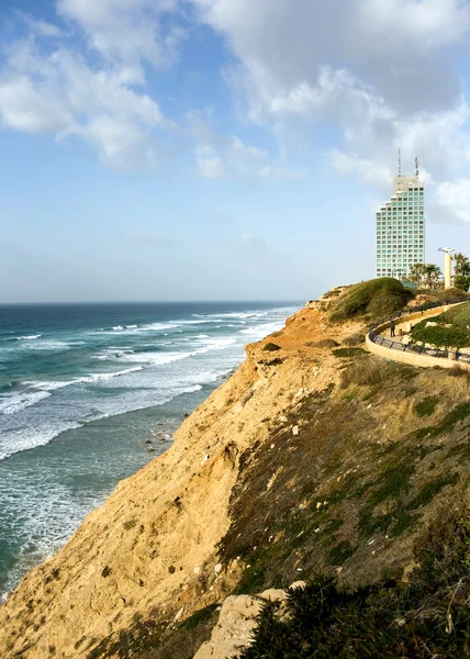 海洋海岸和 Natania 以色列新现代酒店的全景 — 图库照片
