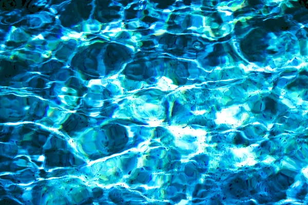 Пресная вода в бассейне — стоковое фото