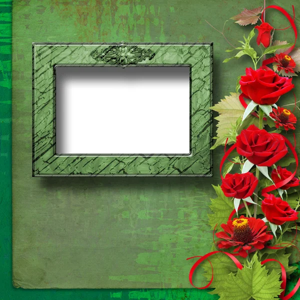 Cartão de congratulação ou convite com rosas vermelhas e moldura — Fotografia de Stock