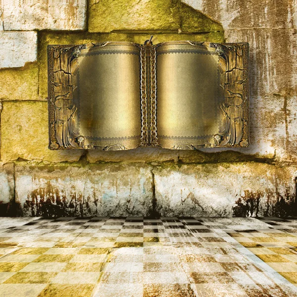Gamla antika bok med guld sidor på stenen vägg i slott — Stockfoto