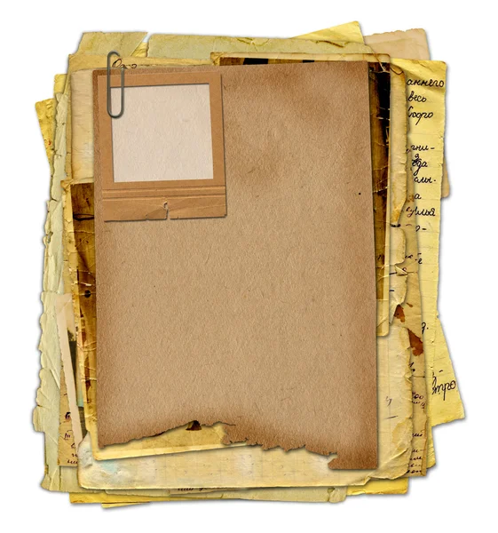 Antiguo archivo con cartas, fotos en el fondo blanco aislado — Foto de Stock