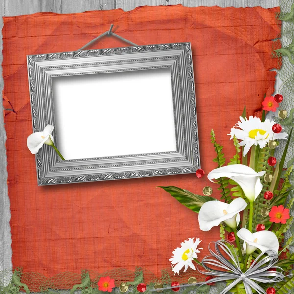 Moldura Grunge com cacho de flor no fundo de madeira — Fotografia de Stock