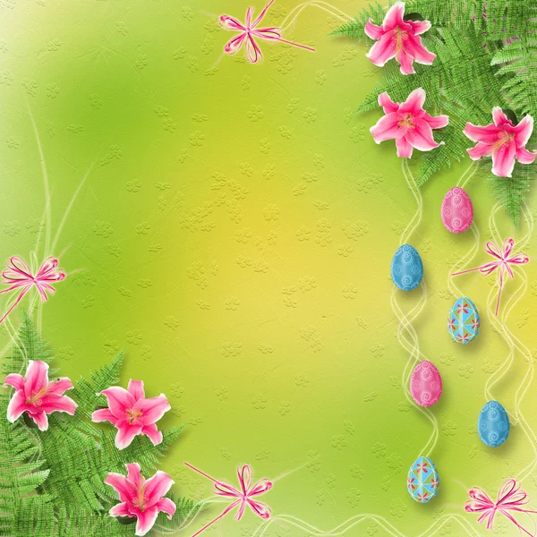 Пастельний фон з кольоровими яйцями та ліліями для святкування Сходу — стокове фото