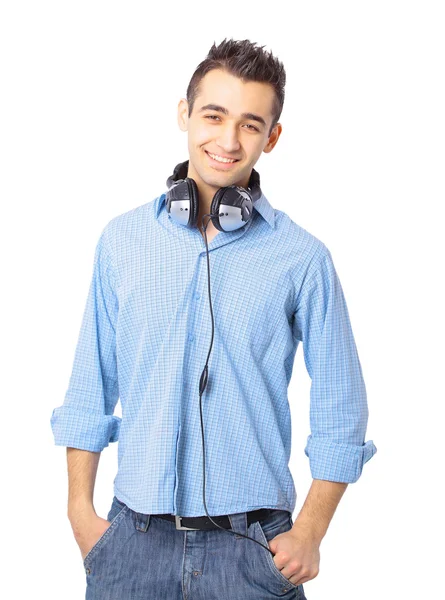 Junger Mann trägt Kopfhörer — Stockfoto