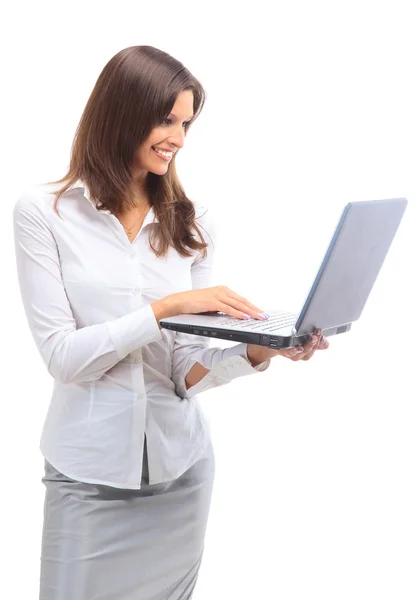 Bella donna d'affari guardando il computer portatile — Foto Stock