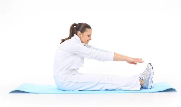 Frau macht Stretching auf einer Matte — Stockfoto