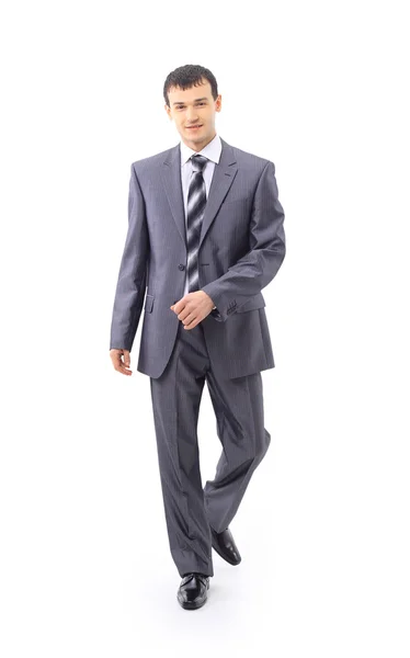 Retrato de un joven empresario confiado caminando sobre fondo blanco — Foto de Stock