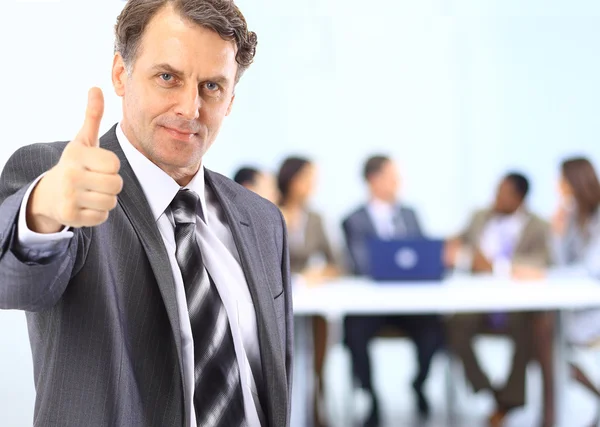 Business team and a leader - Mature business man with his colleagues in the — Stock Photo, Image