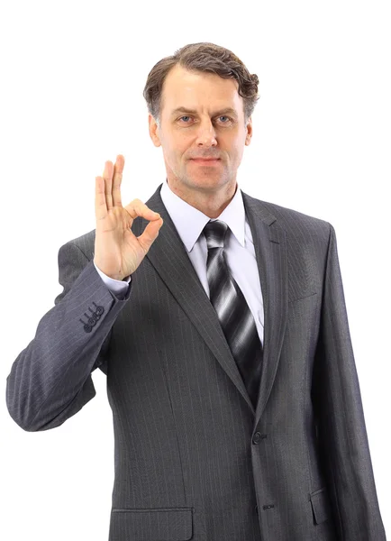 Giovane uomo d'affari, in giacca e cravatta, che mostra un segno ok — Foto Stock