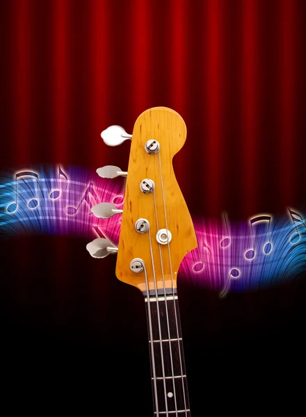 Cabeça de guitarra baixo e notas de música — Fotografia de Stock