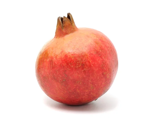 Ein Reifer Granatapfel Isoliert Auf Weißem Hintergrund — Stockfoto