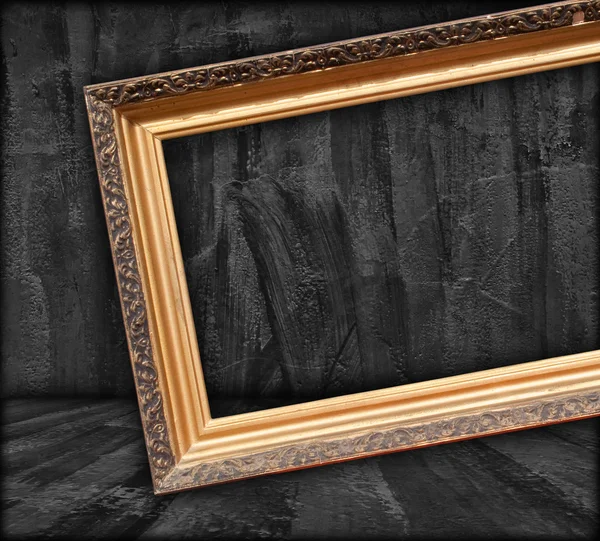 Blank Picture Frame in Dark Room — Stock Photo, Image