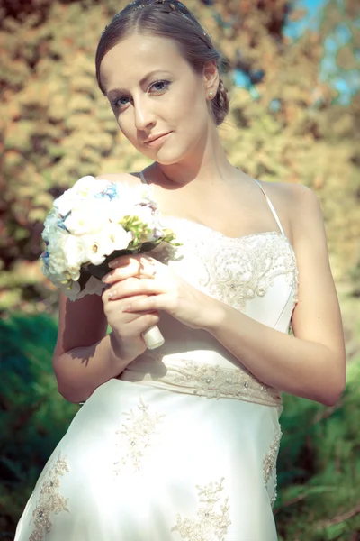 年轻美丽的新娘的肖像 — 图库照片