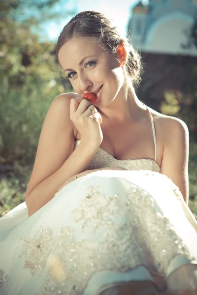 Retrato da jovem noiva bonita — Fotografia de Stock