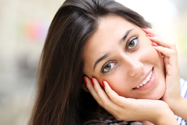 Portrait of young happy smiling woman — Stock Photo, Image