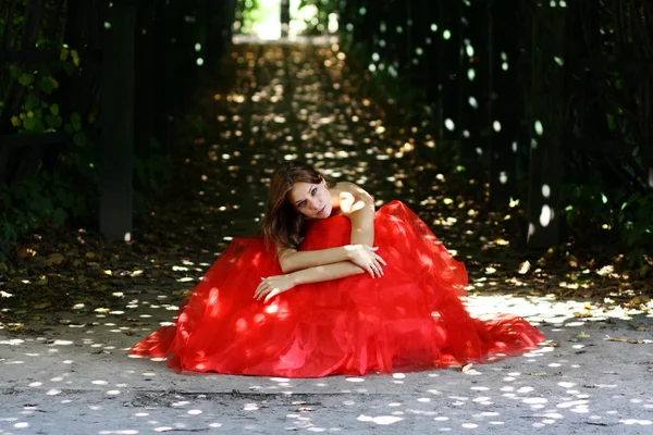 Kırmızılı Kadın — Stok fotoğraf