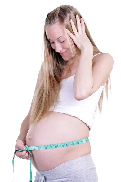 Terhes nő ő derékvonal-szalag mérő테이프와 그녀의 허리 둘레를 측정 하는 임신한 여자 — Stock Fotó