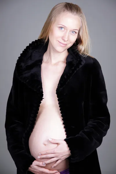 Беременная женщина - Беременный живот — стоковое фото