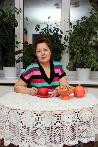 Senior Woman Holding Tea — Stock Photo, Image