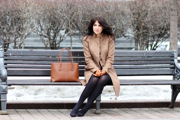 Beautiful young woman on the street — Stock Photo, Image