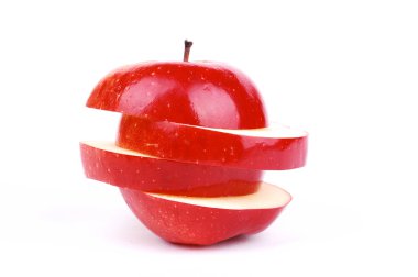 Beyaz arka planda kırmızı taze elma
