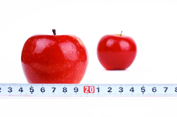 白い背景に赤い新鮮なリンゴ — ストック写真