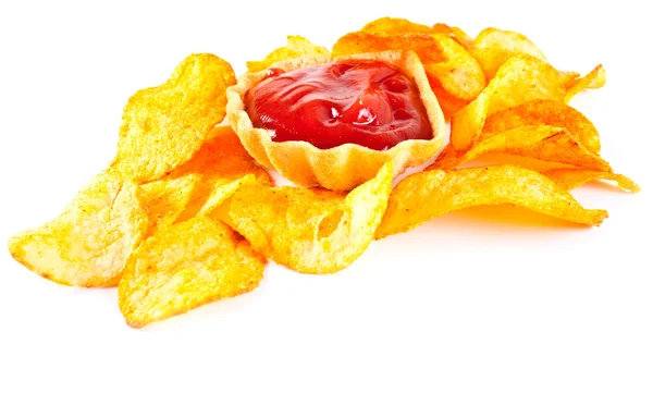 Stekt potatis chips och tomatketchup — Stockfoto