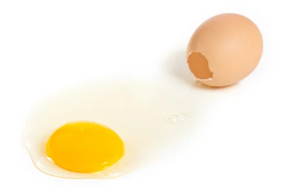 Broken chicken egg — Stock Photo, Image