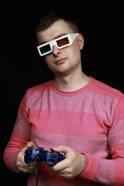 Homem nos óculos 3d com um joystick em suas mãos — Fotografia de Stock