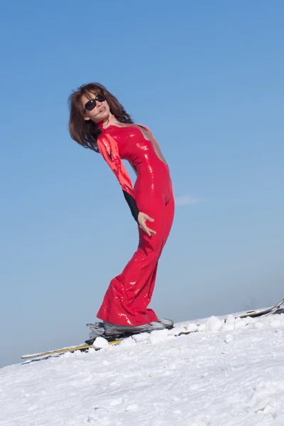 Donna elastica sullo sci — Foto Stock