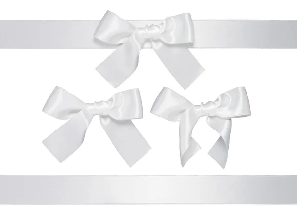 Ruban multiple blanc avec noeud, isolé — Photo