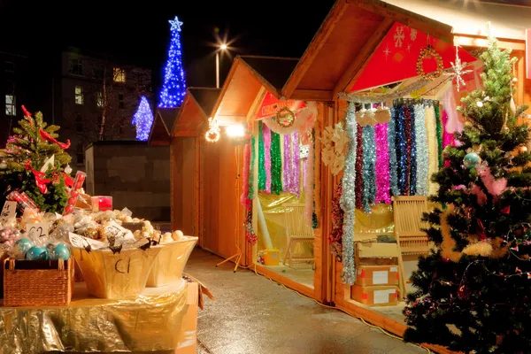 Kerstmarkt 's nachts — Stockfoto