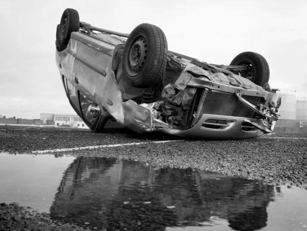 Car turned upside-down, Black and White — Stock Photo, Image