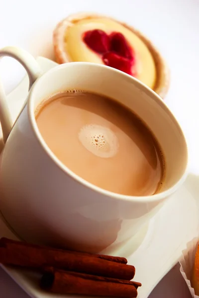 Una Taza Café Con Leche Delicioso Pastel — Foto de Stock
