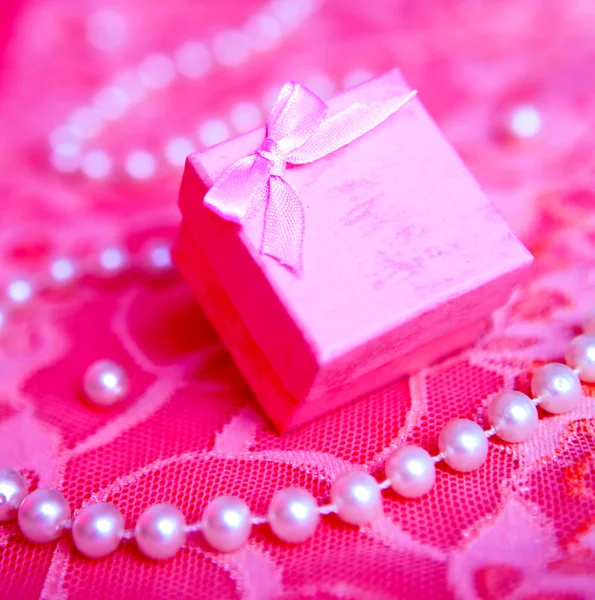 Scatola regalo rosa — Foto Stock