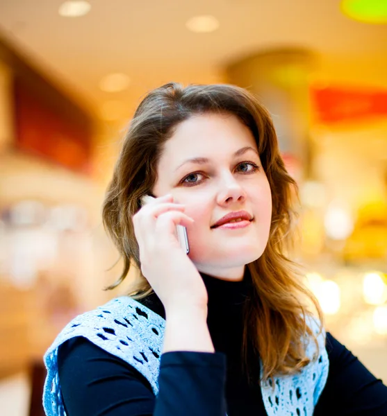 Красивая Женщина Кафе Мобильным Телефоном — стоковое фото