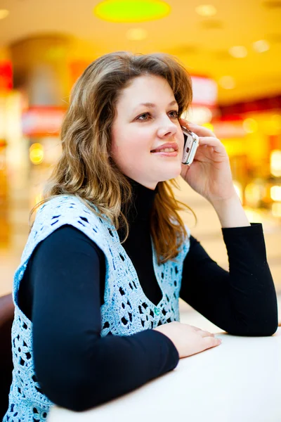 Mujer Bonita Café Con Teléfono Celular — Foto de Stock