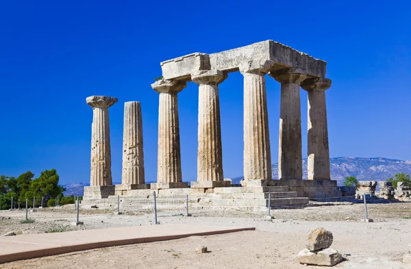 Ruinas del templo en Corinto, Grecia — Foto de Stock