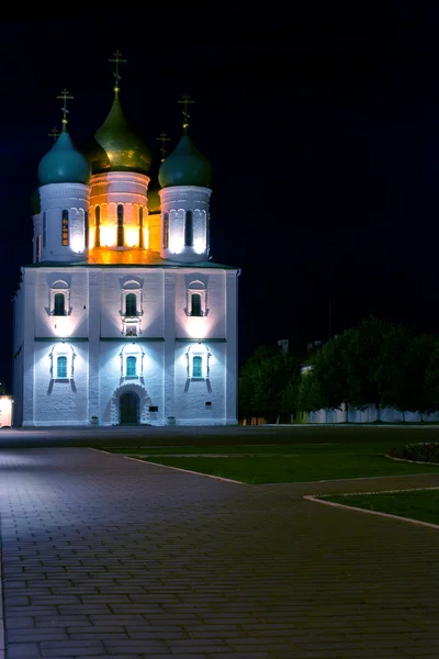 Iglesia en la noche —  Fotos de Stock