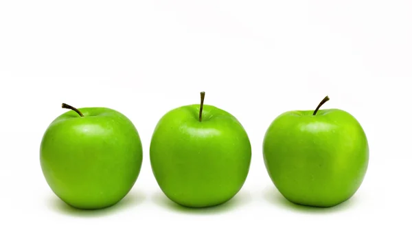 Три зеленых яблока — стоковое фото