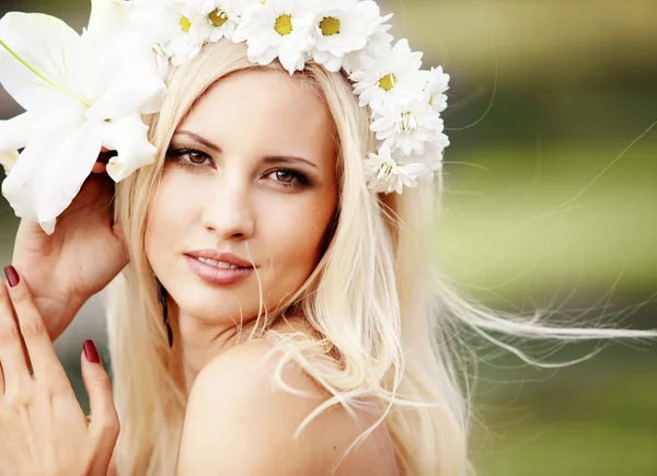 Spring beautyful woman — Stockfoto