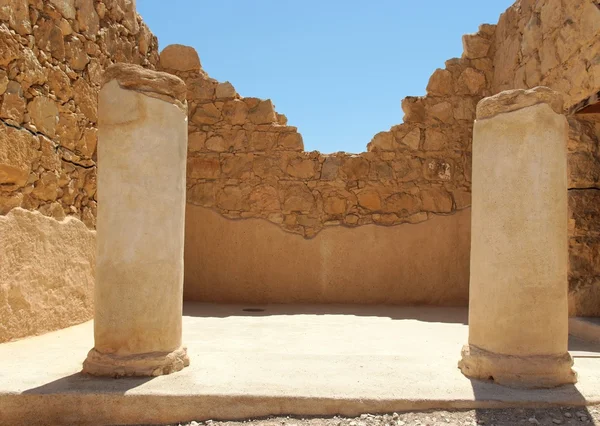 Ruïnes van oude colonnade — Stockfoto
