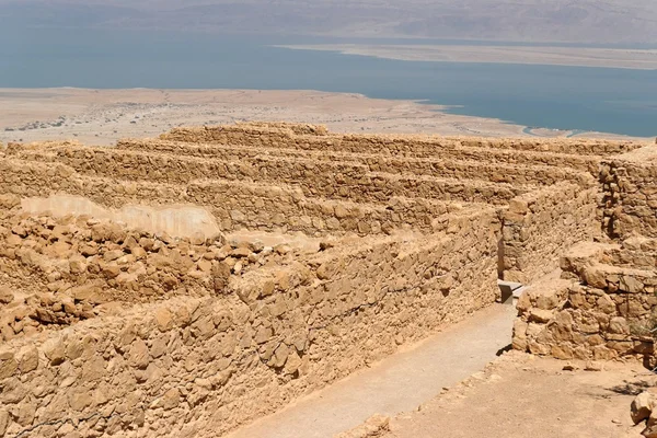 Ruinas de la antigua fortaleza en el desierto —  Fotos de Stock