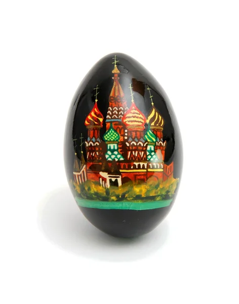Orosz húsvéti tojás az elszigetelt Saint Basil's cathedral — Stock Fotó