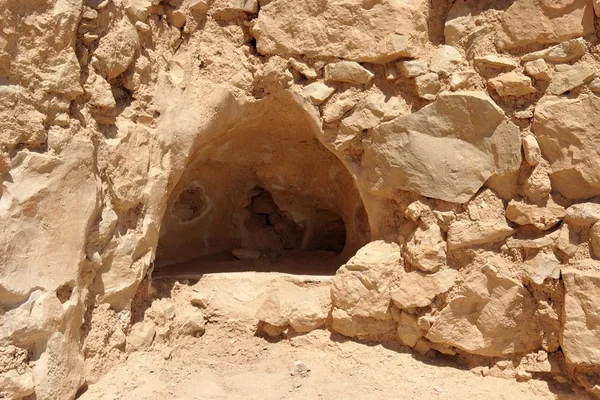 Trójkątne niszy w starożytny kamienny mur — Zdjęcie stockowe